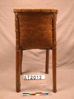 藏品(高腳籐籃)的圖片